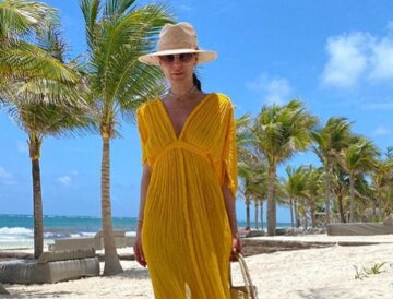Ефросинина в полупрозрачном платье прогулялась по роскошному курорту в Турции: "Это прекрасная жизнь"