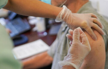 Украинцы получат бесплатную вакцину от вируса, названы условия: "Каждый человек, который..."