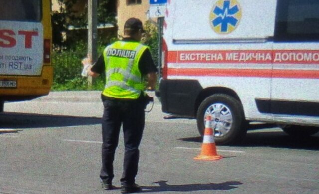 Пассажиры голыми руками подняли автобус, чтобы спасти человека: детали ЧП на Львовщине