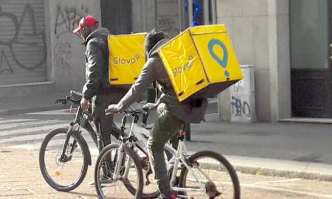 "Будемо оформляти позови до суду": сервіс "Glovo" звинуватили у величезних боргах і брехні