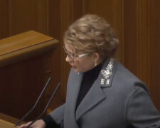 "Тюнинг не позволяет?": помолодевшую Тимошенко поймали за непозволительным поведением в Раде, фото