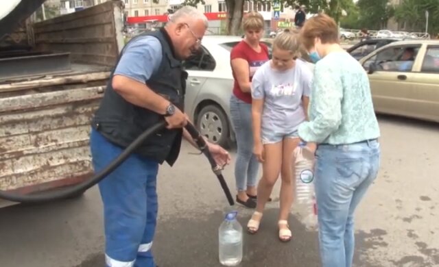 В Одессе жителей высотки оставили без воды из-за долгов: "Нам свыше сказали закрыть"