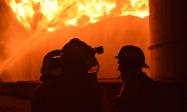 Пожар на нефтебазе в ровенской области ГСЧС пожарный