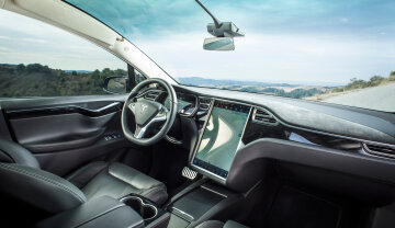 Tesla заборонили використовувати слово «автопілот» у рекламі