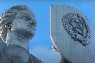 Заміна тризуба Батьківщині-Матері коштуватиме 36 млн: думки українців розділилися