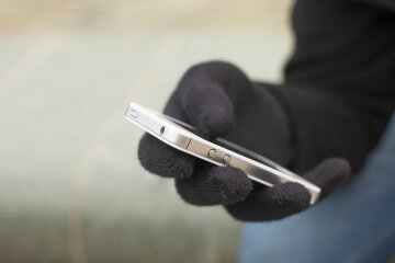 У Дніпрі орудують нові аферисти: страждають маленькі діти, прикмети шахраїв