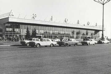 Тисячі пасажирів і красуні стюардеси: як виглядав дніпровський аеропорт 50 років тому