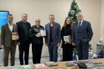 "Святий Миколай — дітям Харкова": Микола Томенко передав українські книги та подарунки підземній школі