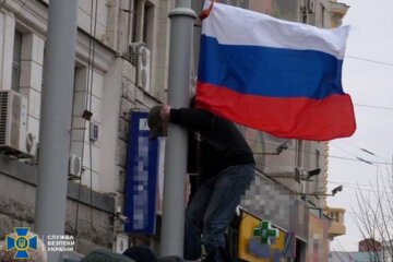 Встречал россиян с флагом: СБУ поймала подлого предателя на Харьковщине, фото