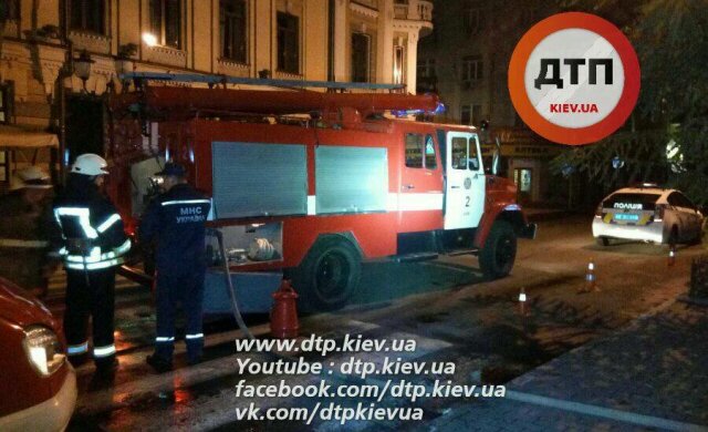 Ночной пожар в Киеве: охранник сгорел заживо (фото)