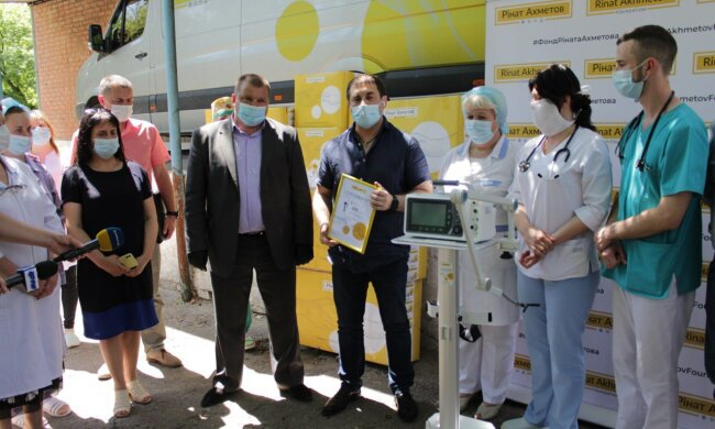ДТЭК и Фонд Рината Ахметова передали 15 аппаратов ИВЛ в региональные больницы