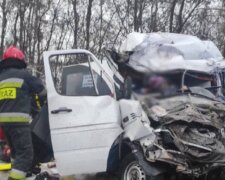 Грузовик протаранил автобус с украинцами, сразу 10 жертв: появились первые детали трагедии