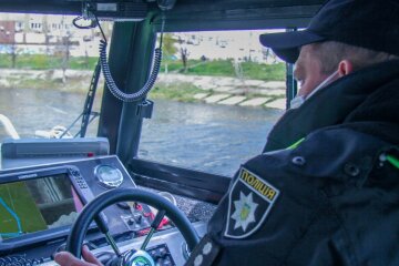 полиция, водный патруль в Киеве