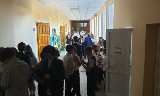 Як пройдуть випускні та лінійки в одеських школах: батьків засмутили