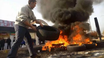 Бунтующие киевляне вновь подожгли шины (фото, видео)