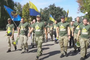 Ветераны поздравили днепрян с Днем Независимости и почтили героев, которые заплатили самую высокую цену