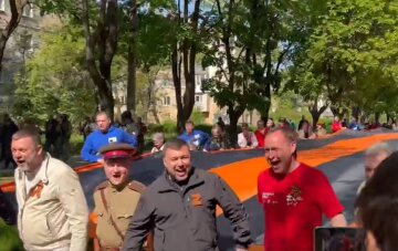 "Шествие на костях": оккупанты опозорились с "парадом" в Мариуполе, кадры
