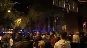 РФ пообещала ввести многотысячное войско в Испанию, возмущенные люди вышли на улицы: кадры происходящего