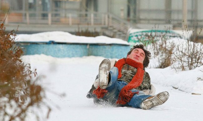 зима упал падение человек гололед