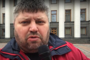 Сергей Корнак под Верховной Радой обратился к украинцам: "Надо с этим жить"