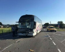 Автобус із дітьми розбився на Львівщині (фото)
