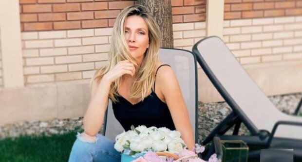 Дочка Сумської показала, як виглядає її фігура після двох вагітностей: яскраве фото в купальнику
