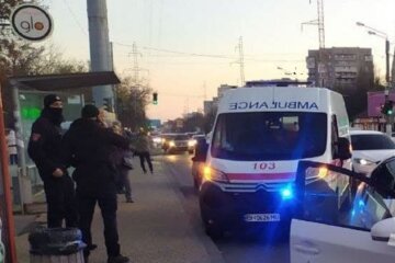 В Одесі збили пішохода, відкинуло на інше авто: кадри з місця аварії
