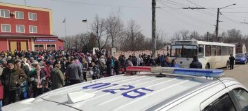 "Ситуація загострюється": окупанти цинічно обстріляли евакуаційний автобус, який віз людей з Лисичанська