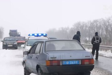 "Легковушку закрутило, как юлу": авто на полной скорости влетело в микроавтобус, кадры рокового ДТП