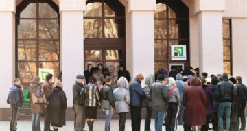 "Вже виплатили 900 тисяч": українці масово кинулися в банки, за що можна отримати круглу суму
