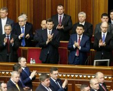 Министру Яценюка проломили голову под Харьковом, фото: "Двое в масках с битами"