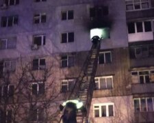 "Знайдено тіла двох людей": у Харківській області спалахнула багатоповерхівка, людей терміново евакуювали