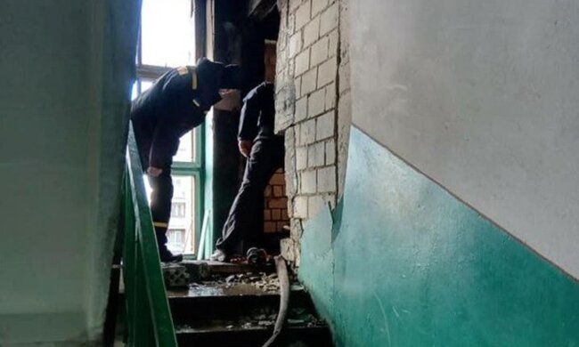 Одеська багатоповерхівка тріщить по швах через вибух газу: мешканці в паніці, кадри