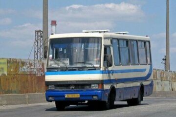 Трагедия в школьном автобусе в Каменском: дети выпрыгивали на ходу, видео