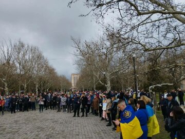 Люди наочно показали окупантам, чому Херсон залишається Україною: ефектні кадри мітингу