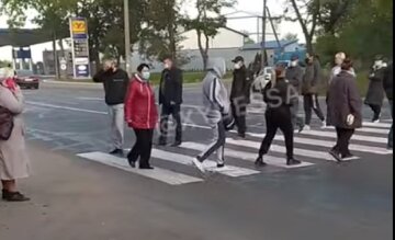Недовольные люди перекрыли въезд в Одессу, съехалась полиция: кадры с места