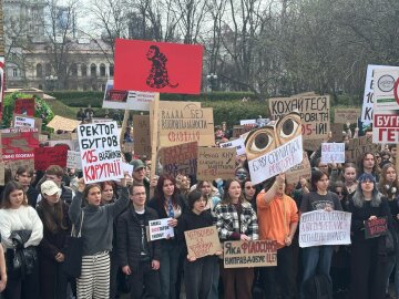 Протесты в Киеве: студенты Университета Шевченко требуют уволить ректора Бугрова после сексуальных и коррупционных скандалов