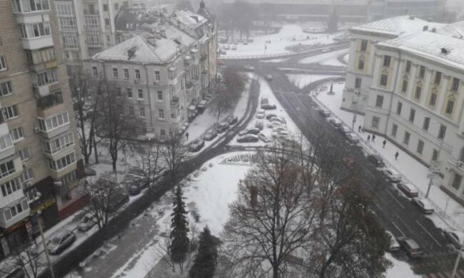 Киев снег