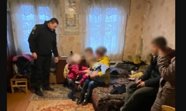 У Харківській області поліцейські вилучили дітей
