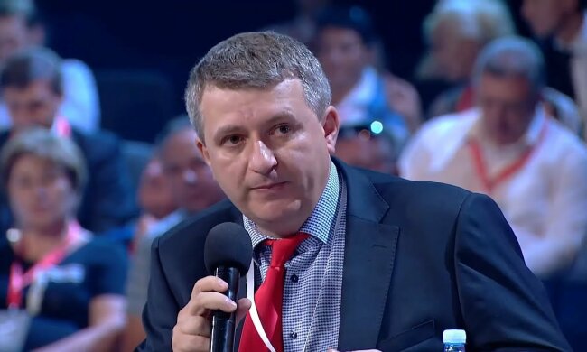 Юрій Романенко пояснив, чому потрібно взагалі закрити всі державні ЗМІ