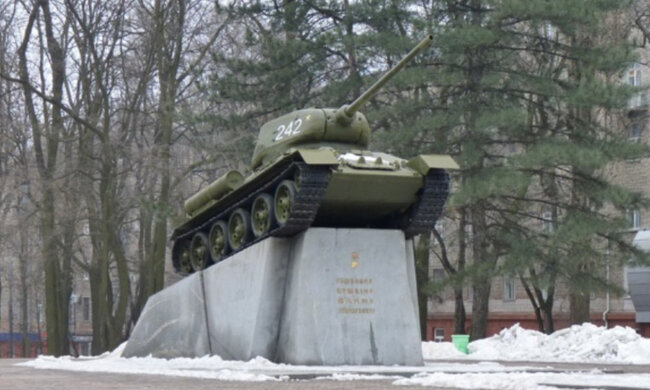 У центрі Дніпра вирішили прибрати пам'ятник "Танк": в чому причина
