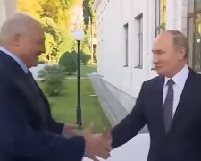 У Путина появился шанс задобрить белорусов и помочь свергнуть Лукашенко: "кощунственный акт"