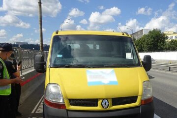 Неадекват открыл стрельбу на дороге в Киеве, съехались силовики: кадры ЧП