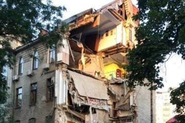 Жилой дом рухнул в Одессе, людей спасают из-под завалов: «Есть угроза нового обрушения», первые фото
