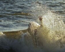Катастрофа в Чорному морі: пляжі масово закривають, “у нас холера буде”