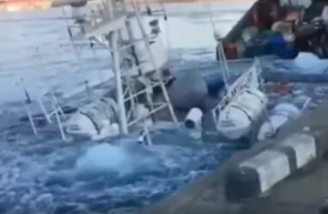 Российское судно ушло под воду за считанные минуты, спаслись не все: "Бегом, уходим"