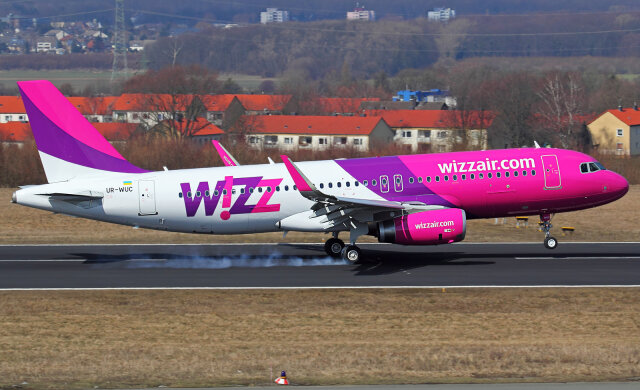 UR-WUC-Wizz-Air-Ukraine-Airbus-A320-200_PlanespottersNet_384009