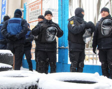 Захвачен санаторий в Одессе, палаты с пациентами штурмует «армия» в балаклавах: кадры беспредела