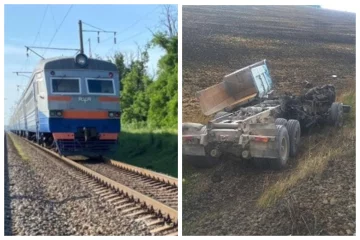 Потяг зніс фуру на Одеській залізниці: трагічні кадри