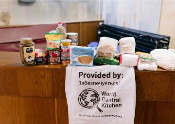 Укрпошта доставляє продуктові набори постраждалим від війни